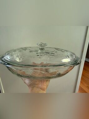 Vintage Anchor Hocking “Savannah” With Raised Floral Pattern Covered Casserole